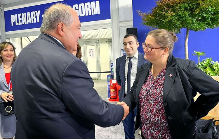 Cornell’s Allison Chatrchyan greets the president of Armenia at COP26