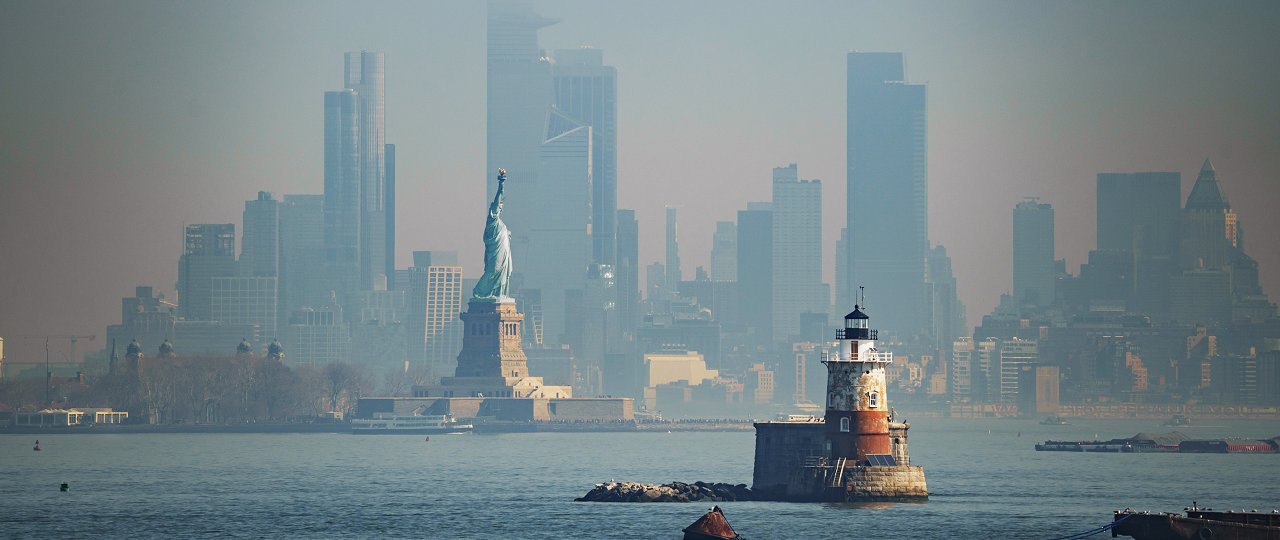 Panorama view of New York city eith statue of liberty tomorrow morning at sunrise. View from Staten Island. (iStock)