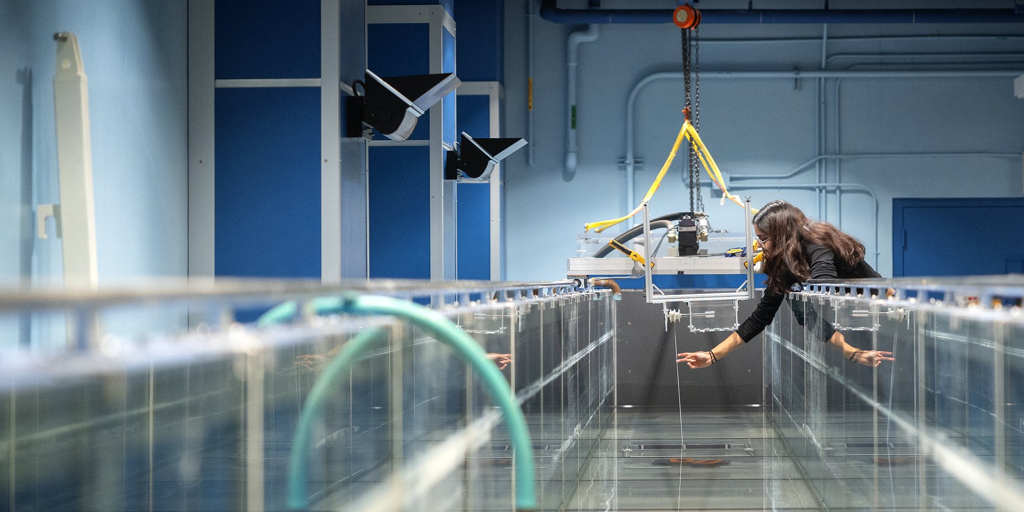 Kavya Mittha ’26 tests the wave energy conversion machine in the wave simulator tank for Maha Haji's SUMR grant from Cornell Atkinson